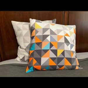 MUMO Throw pillows